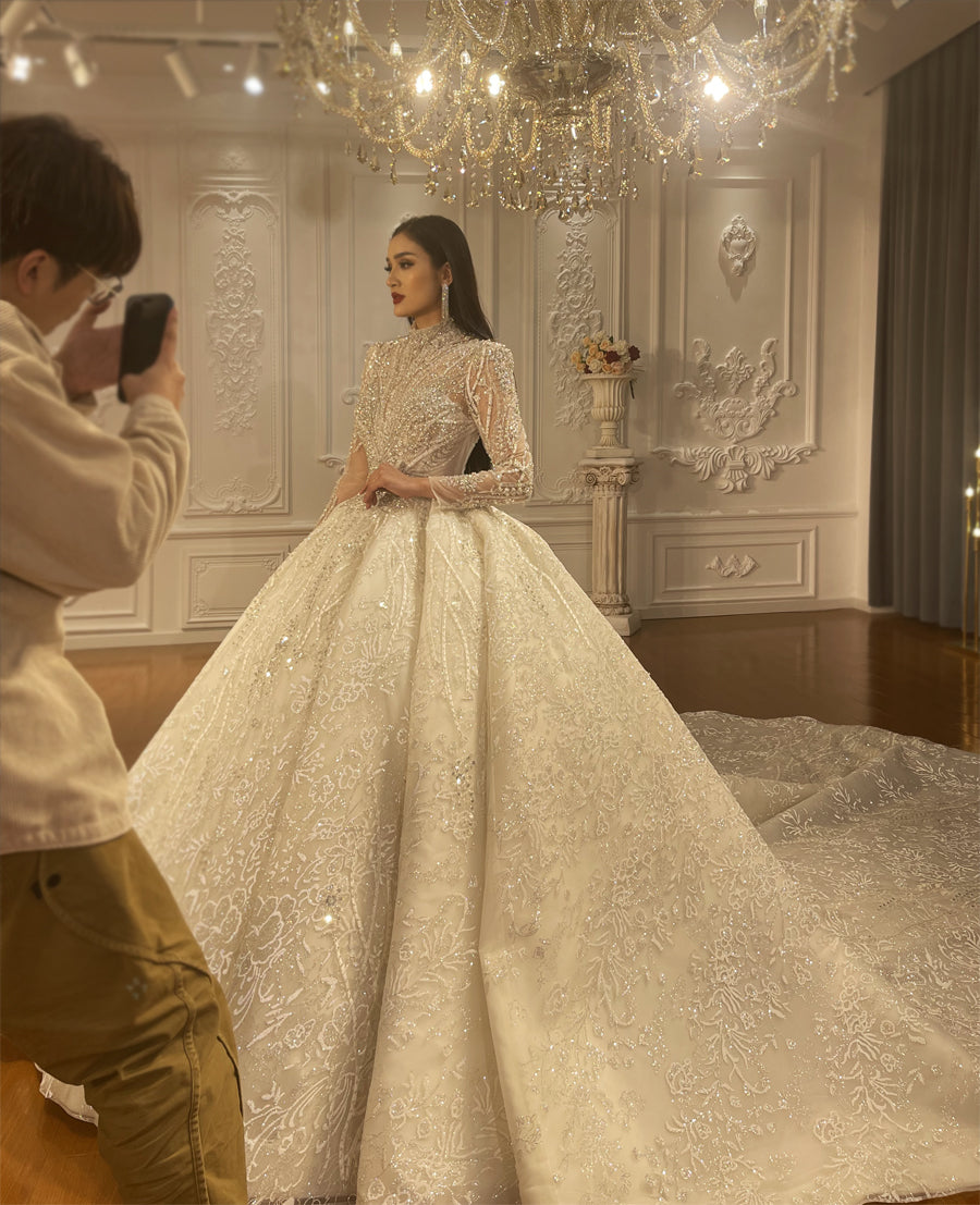 High Quality Lace long sleeves Bridal Wedding Ball Gown Dress - Image 2