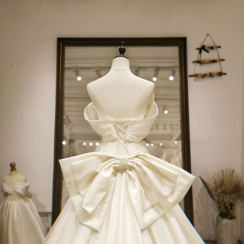 Modern Strapless Bow Sleeveless Lace Up Satin Wedding Dress - Image 5