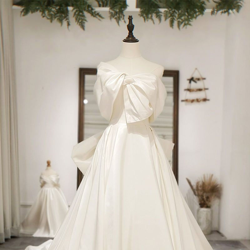 Modern Strapless Bow Sleeveless Lace Up Satin Wedding Dress - Image 3