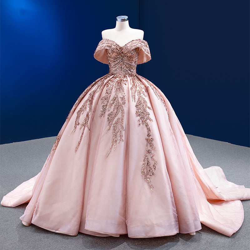 Elegant Woman Evening Gown Applique Suitable For Parties