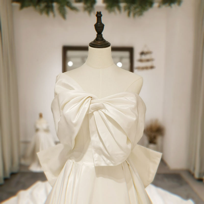 Modern Strapless Bow Sleeveless Lace Up Satin Wedding Dress - Image 4