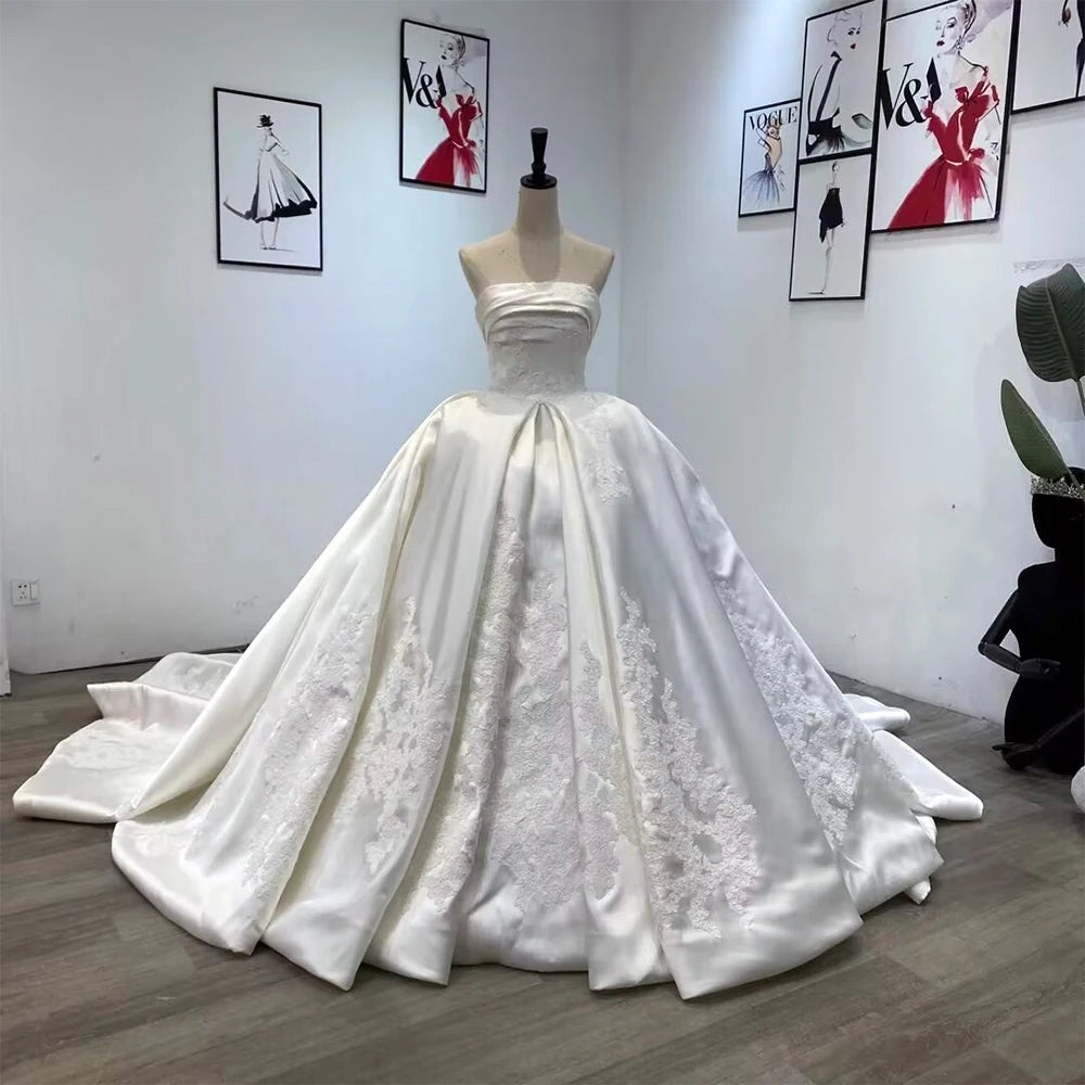 High-End Luxury New Bride Satin Light Wedding Party Dresses Off Shoulder Appliqued Retro Ball Gowns With Long Tail