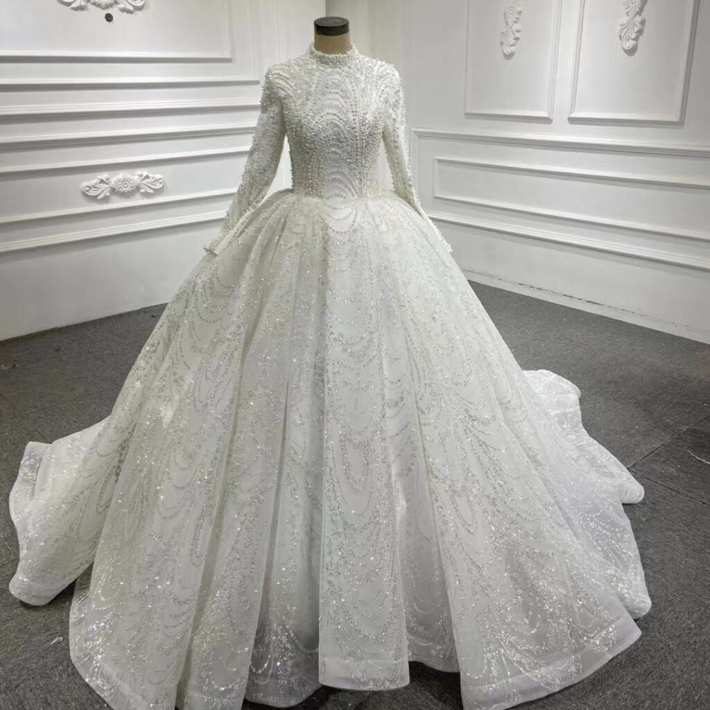 Latest Design V-neck Long Sleeve Wedding Dresses For Women