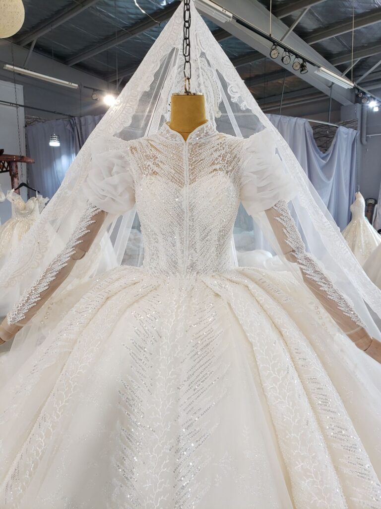Luxury Long Sleeve Beading Fashion Wedding Dress For Women