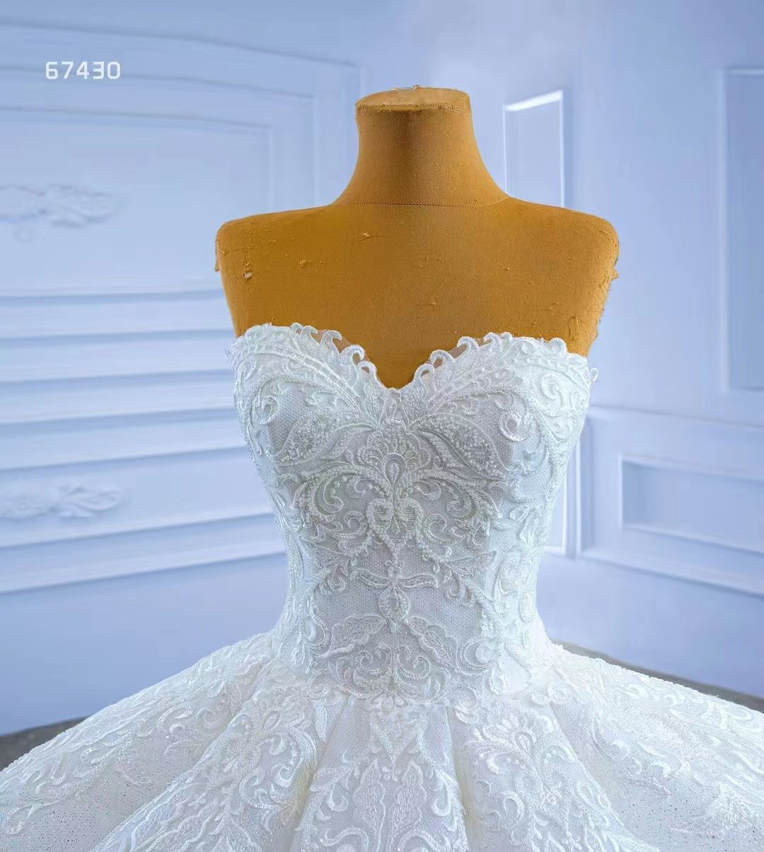 Luxury Lace Embroidered Ball Gown For Women Sleeveless Wedding Dress - Image 3