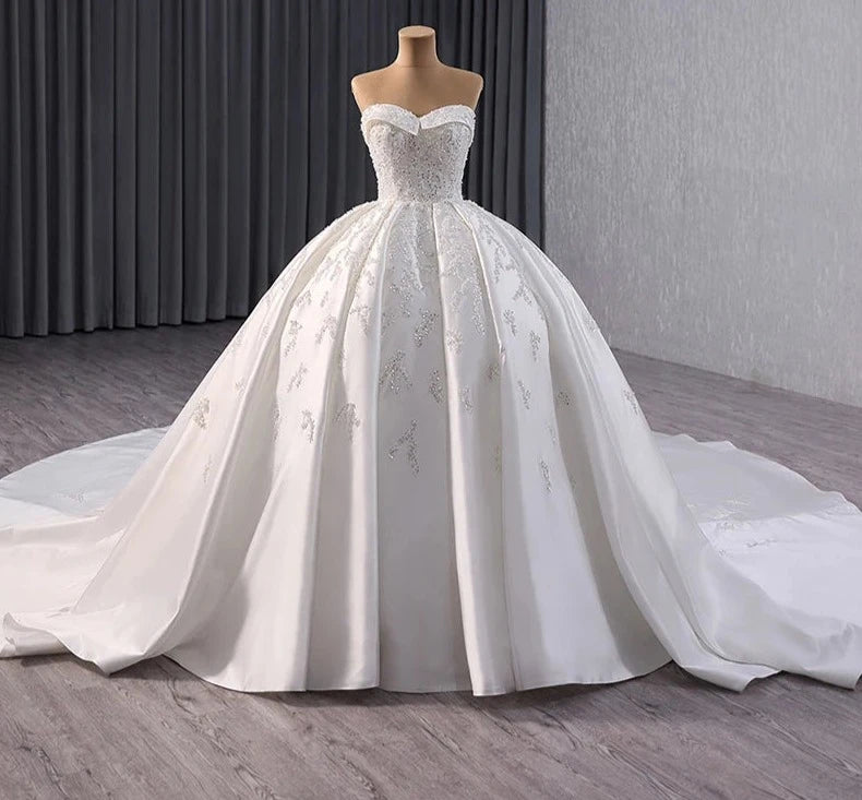 Princess Ball Gown Wedding Dresses Lace Applique Bead Sweetheart Sweep Train Vintage Plus Size Bridal Gowns