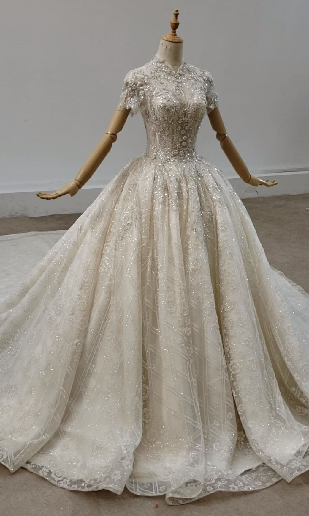 High Quality Neck Luxury Elegant Bridal Gown Wedding Dress - Image 2