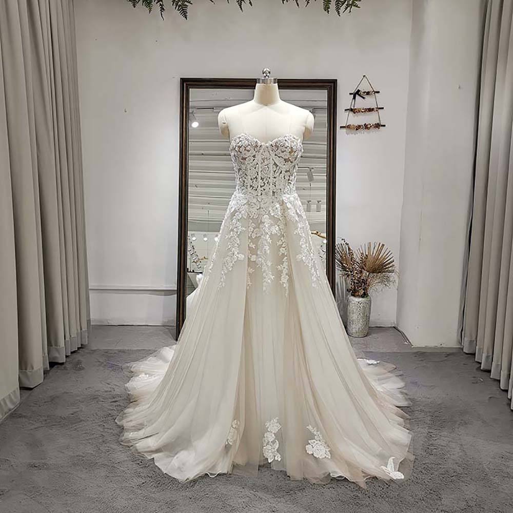 Luxury Lace Appliques Tulle A-Line Chapel Train Floor-Length Wedding Dresses