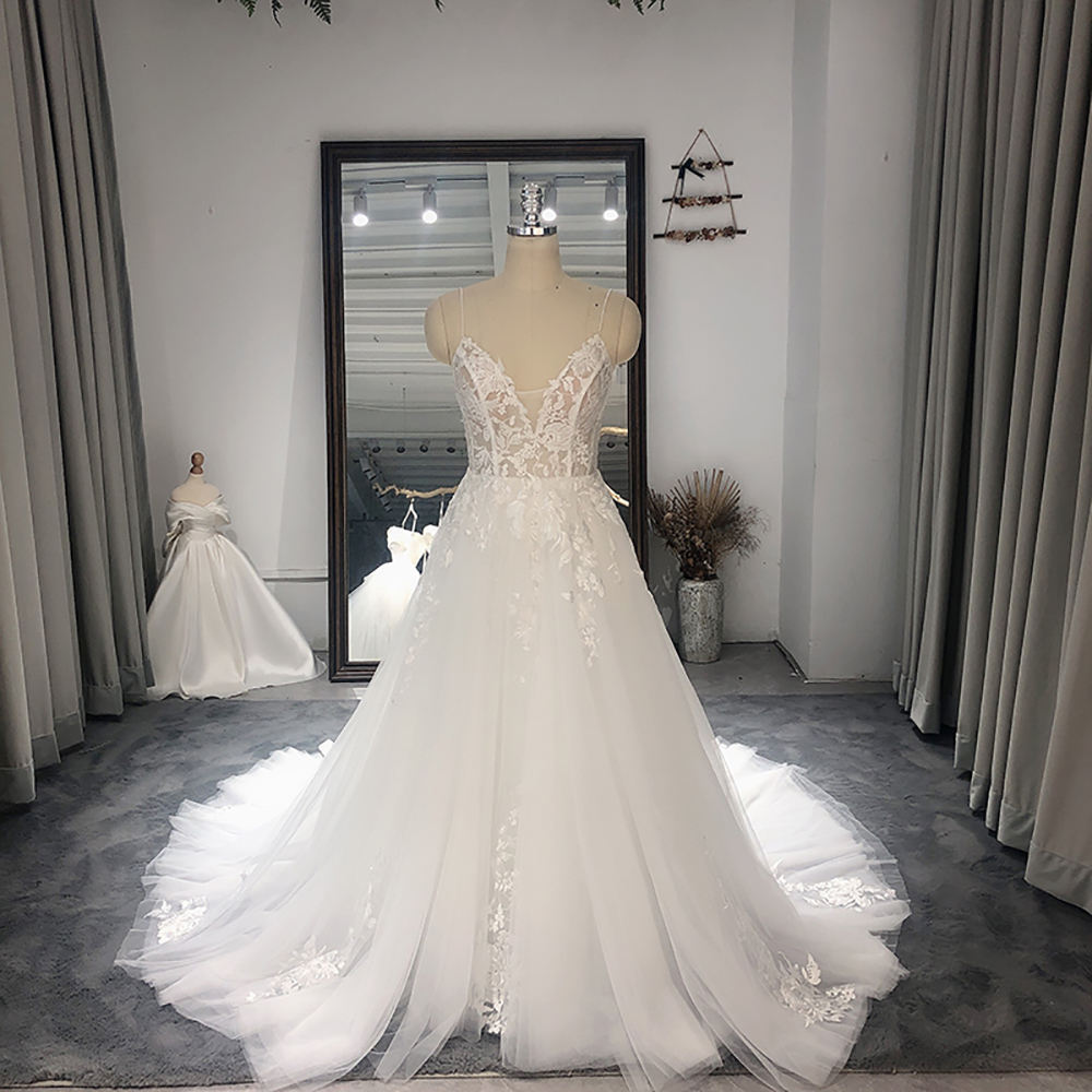 Modern White Spaghetti Strap Chapel Train V-neck Appliques Wedding Dress