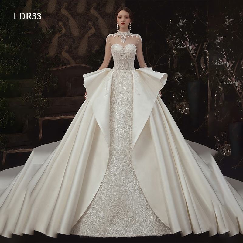 Luxury Lace Applique Long Sleeve Ball Gown Princess Wedding Dress