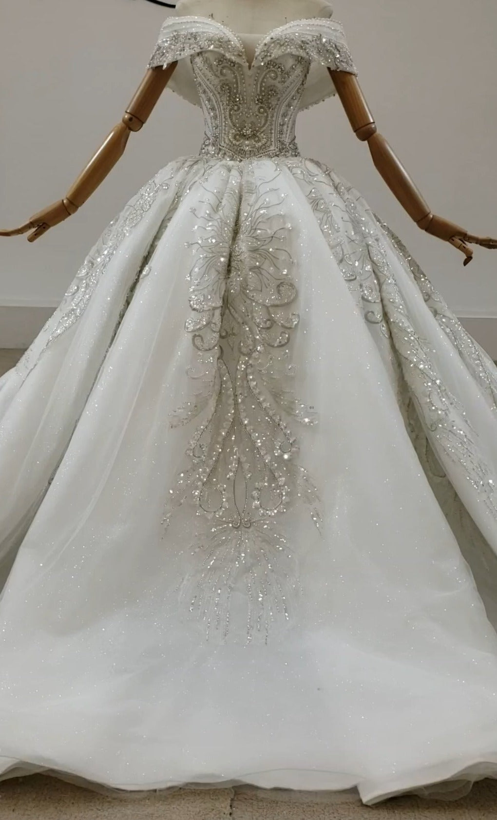 Luxury Women Elegant Off Shoulder Beading Wedding Dress For Bride - Image 2