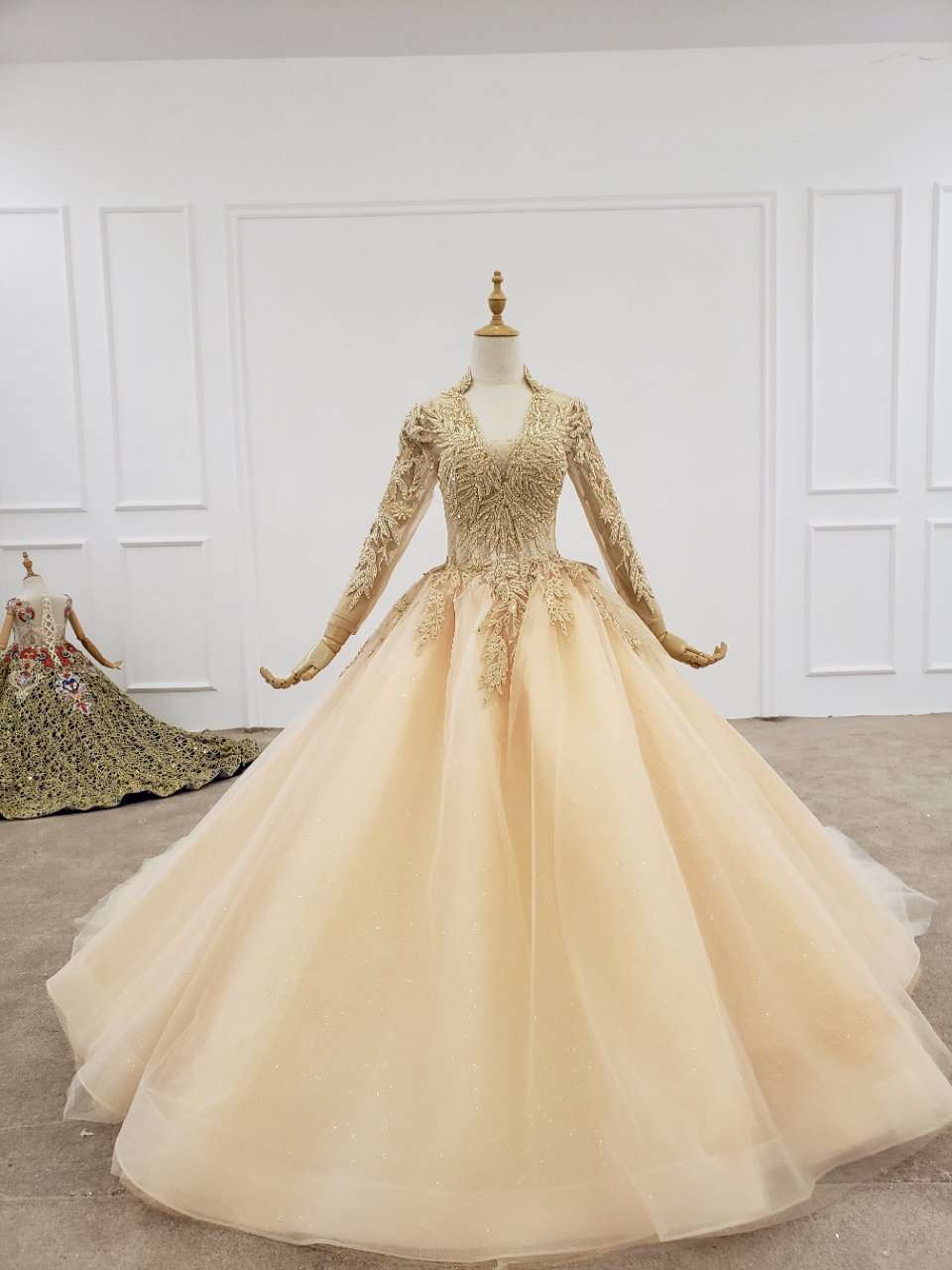 Princess Long Sleeve V Neck Elegant Lace Wedding Dress Bridal Gown - Image 6