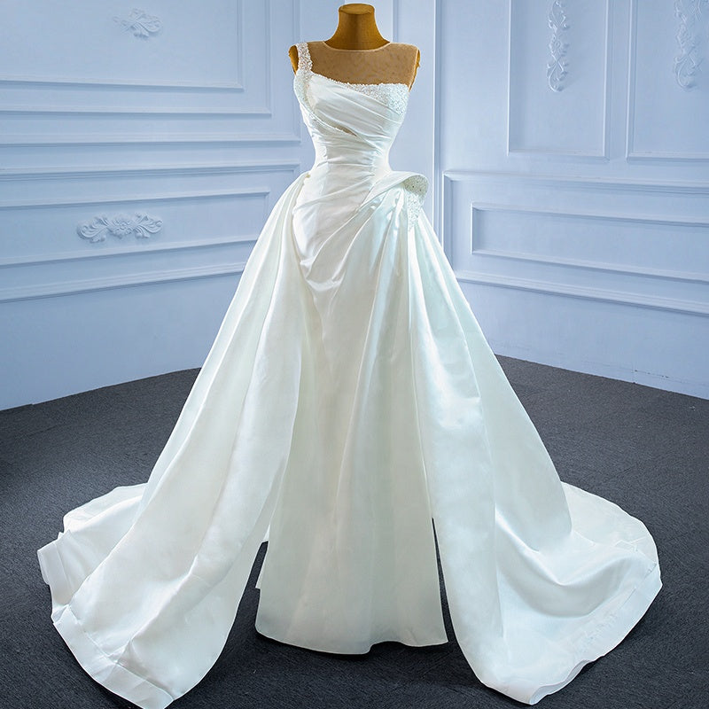 New Arrival Bohemian Modest Wedding Dress With Long Train