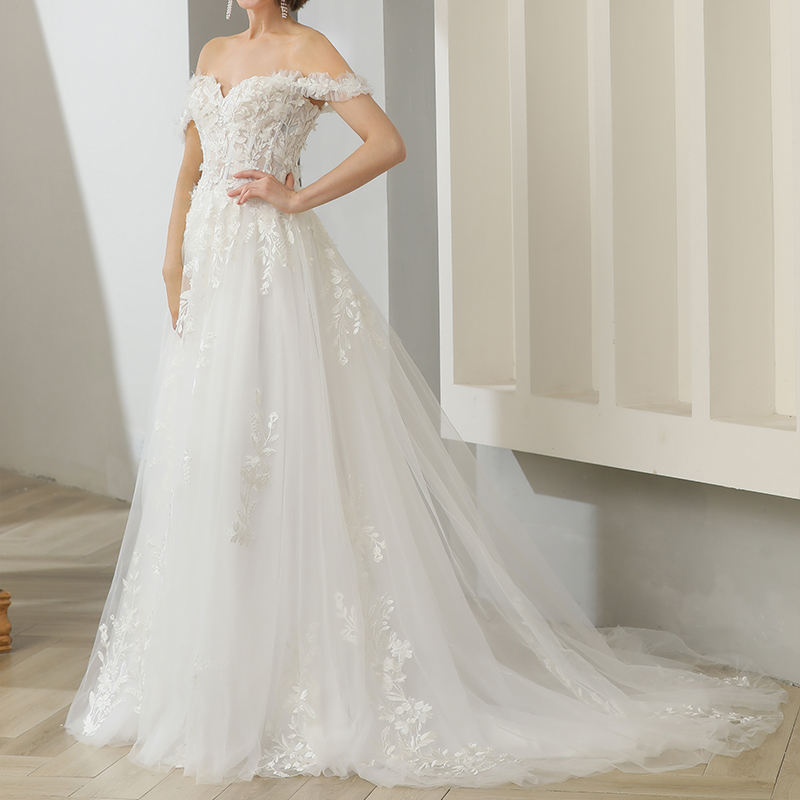 Romantic Off Shoulder Organza Sweetheart Chapel Train Lace Illusion Wedding Dress