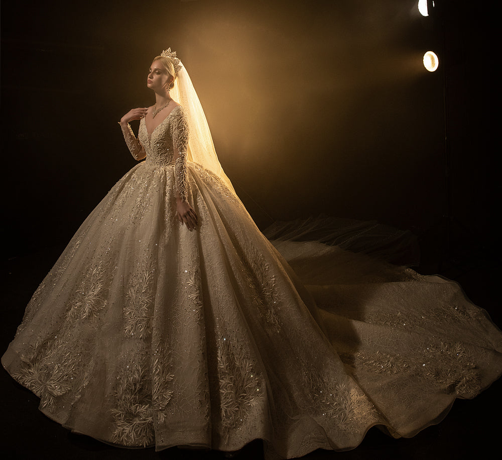 Luxury Lace Embroidered Sexy Designer Bridal Dress Wedding Dress - Image 3