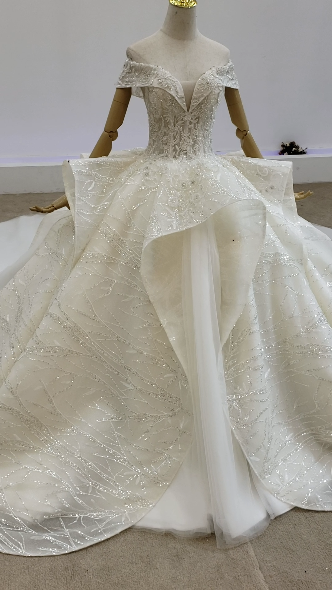 Custom Hand Made Lace Beading New Design Wedding Dress - Image 2