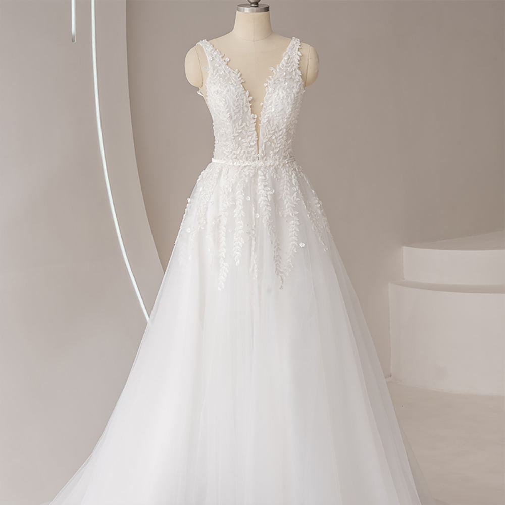 Chic V-neck Tank Pattern Appliques Sleeveless Wedding Dresses For Women