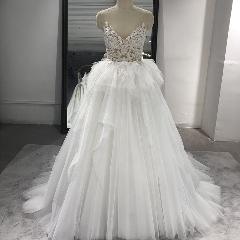 2022 Elegant Sequins White Tiered Lace Modest Wedding Dresses For Women
