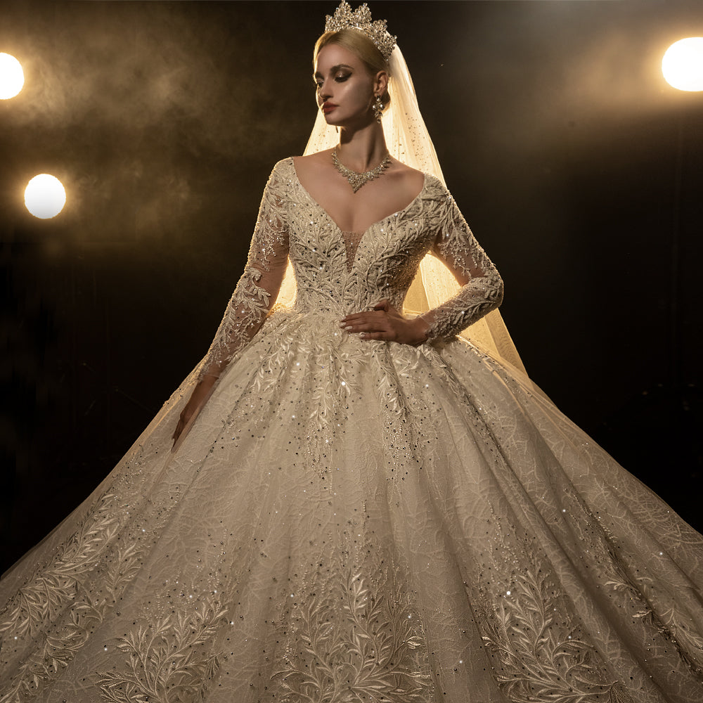 Luxury Lace Embroidered Sexy Designer Bridal Dress Wedding Dress - Image 4