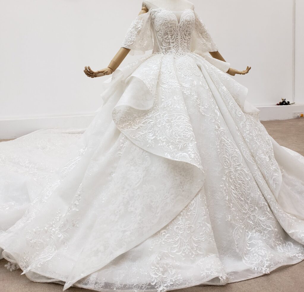 Beaded Sweetheart Lace Applique Luxury Long Train Wedding Dress