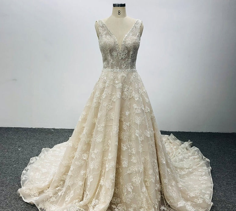 Ladies Luxury V-Neck Pearl Embroidered Tail Dress Wedding Dress