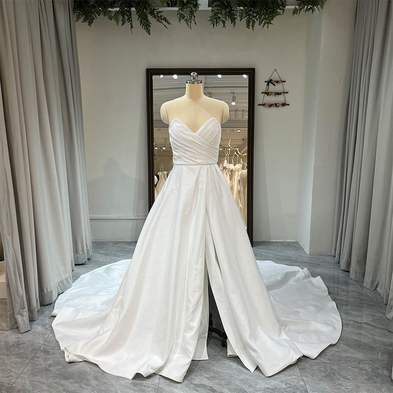 Sexy Sweetheart Sleeveless Ruched Chapel Train Backless Wedding Dress