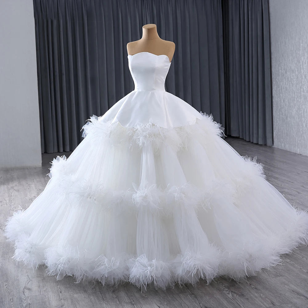 Elegant White Fluffy Tulle Prom Dress Sweetheart Tiered Ruffles Pleated Ball Gowns Court Train Evening Party Dress