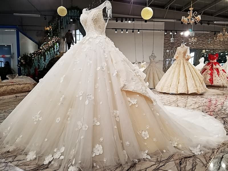 bride dress cap sleeves flower pattern wedding dress