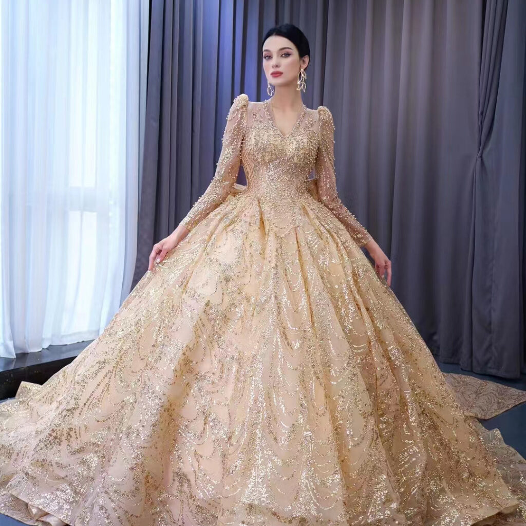 Elegant Long Puffy Evening Dresses Organza Ball Gown V-neck Party Dresses Pearls Appliques
