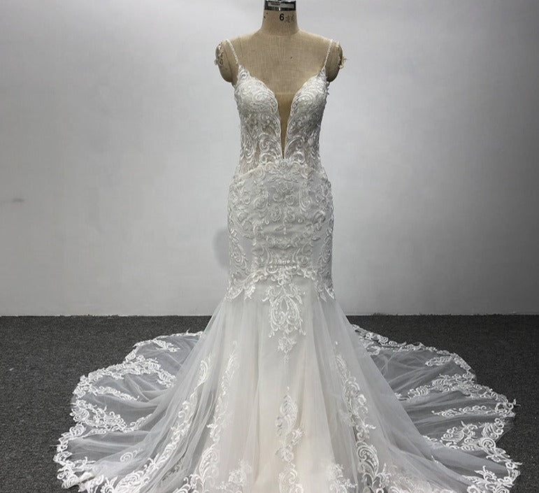 Ladies Elegant And Luxurious Embroidered Lace Trailing Mermaid Bridal Wedding Dress
