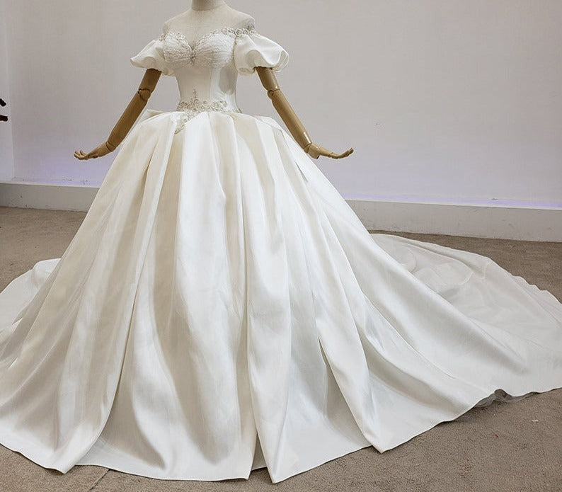 Sweetheart Satin White Off Shoulder Luxury Wedding Dress Bridal Gown