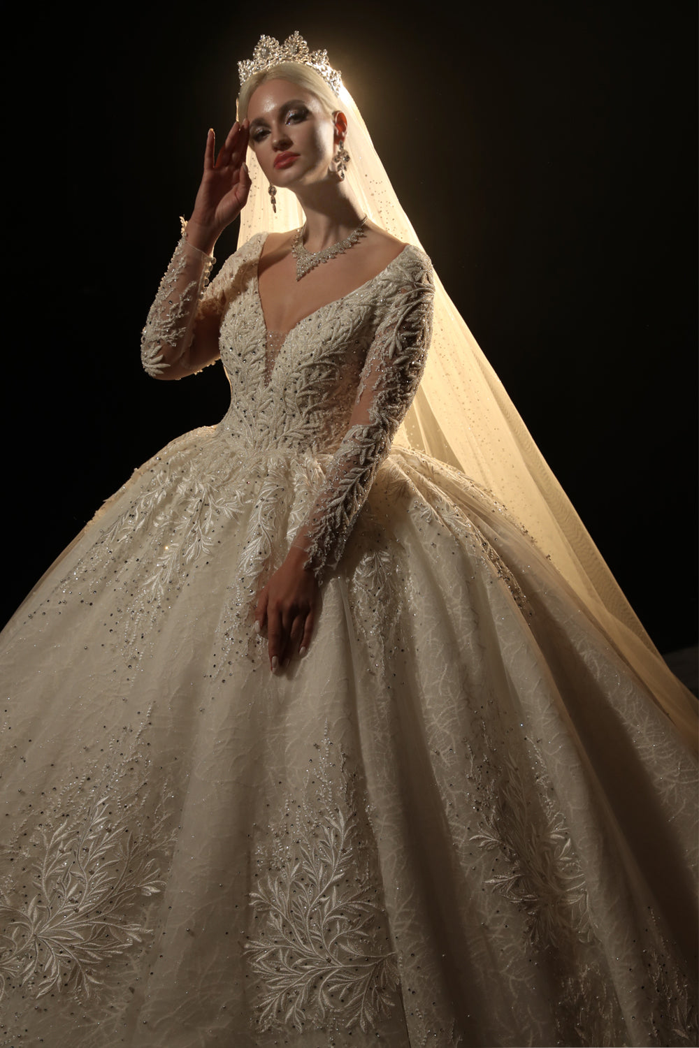 Luxury Lace Embroidered Sexy Designer Bridal Dress Wedding Dress - Image 6