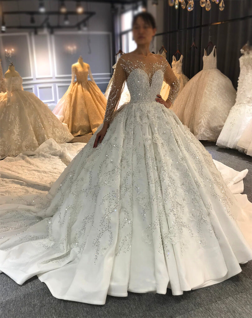 2022 New Design Luxury Pleated White 3D Embroidered Satin Bridal Wedding Dress