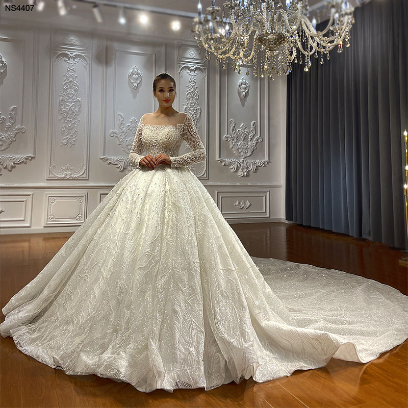 New Design Fashion Embroidery Beads Ball Gown Wedding Dress