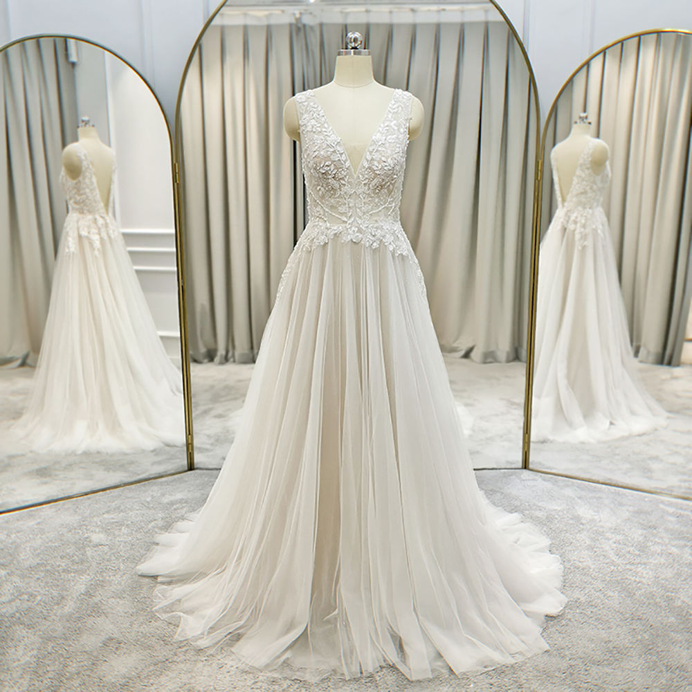 Exquisite V-neck Tulle Strapless Appliques Floor-length Sweep Train Wedding Dress