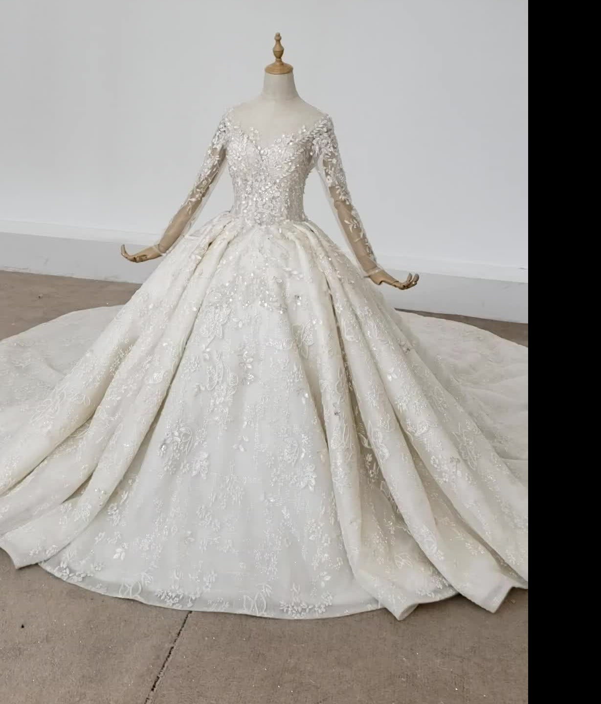 Appliqued Lace Long Sleeve Bridal Gowns Wedding Dress - Image 2