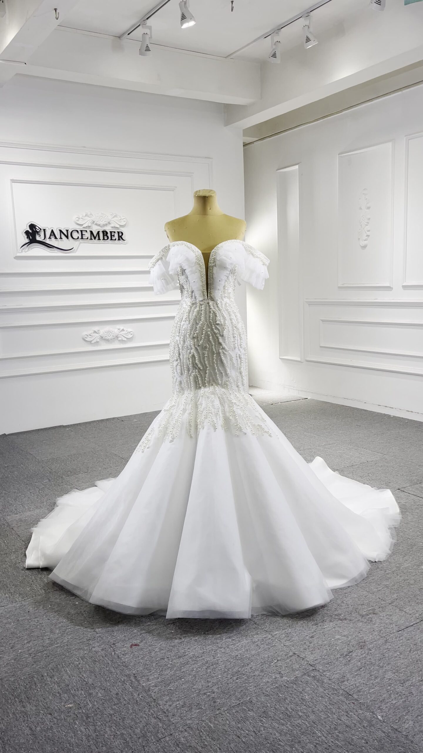 2022 New Ladies Wedding Dresses Luxury Beaded Tube Top Feather Mermaid Wedding Dresses Bridal Dresses - Image 2