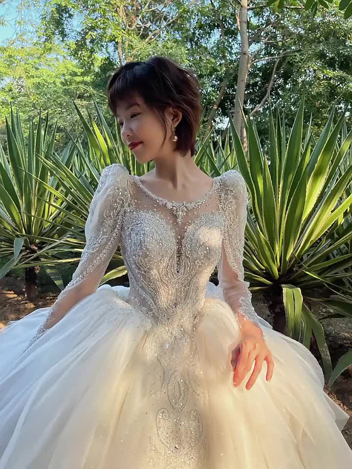 Beautiful French Long Sleeve Lace Bridal Trailing Wedding Dress - Image 2