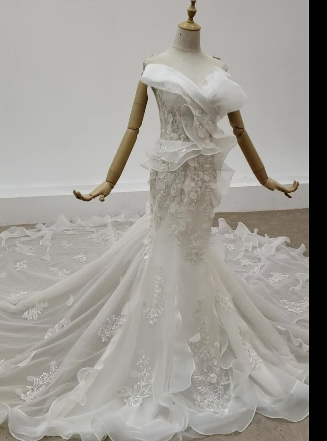 Beading Mermaid Wedding Dress With Pattern And Ruffles - Image 2