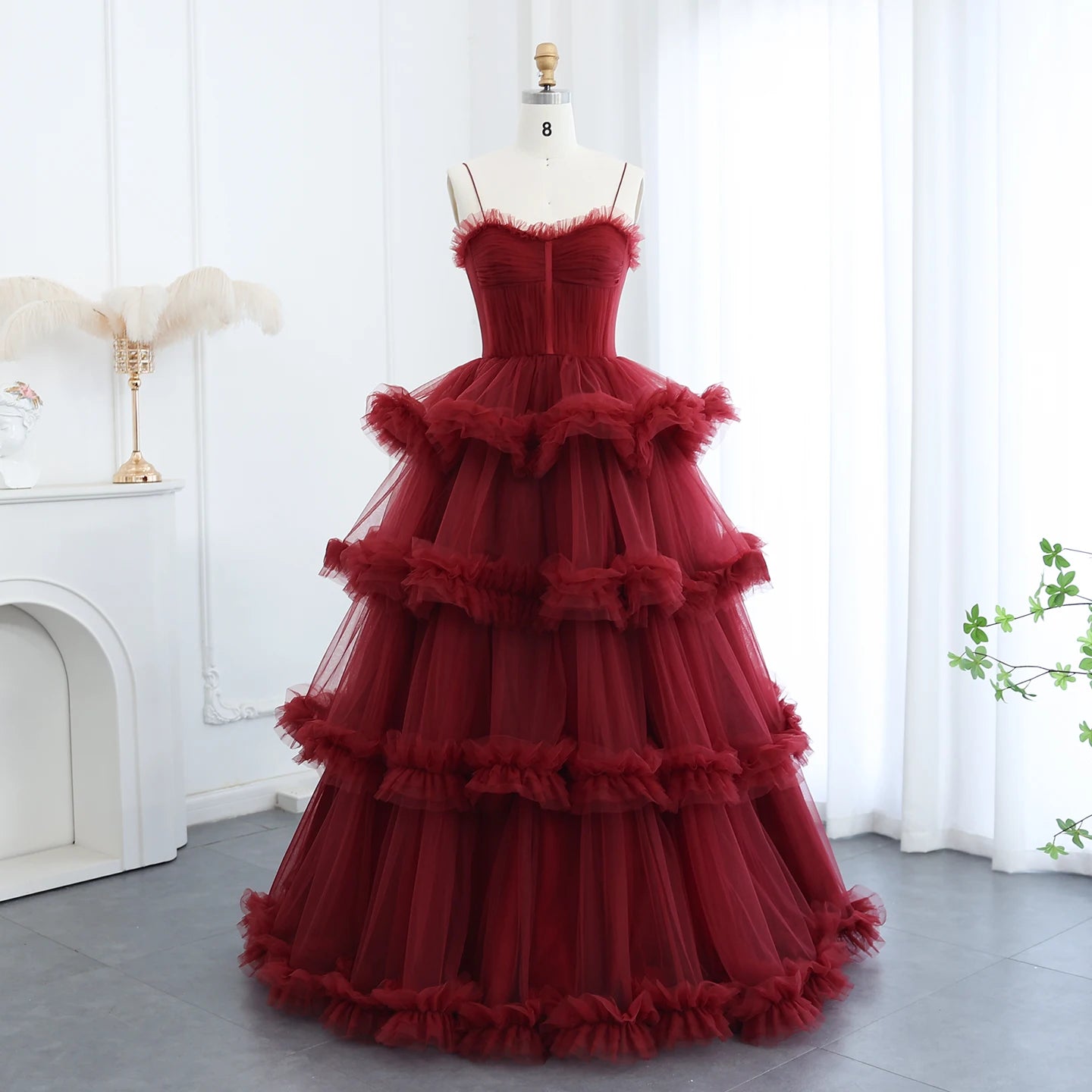 Burgundy Tulle Tiered Ruffles Evening Dresses with Gloves Spaghetti Straps Wedding Party Gowns