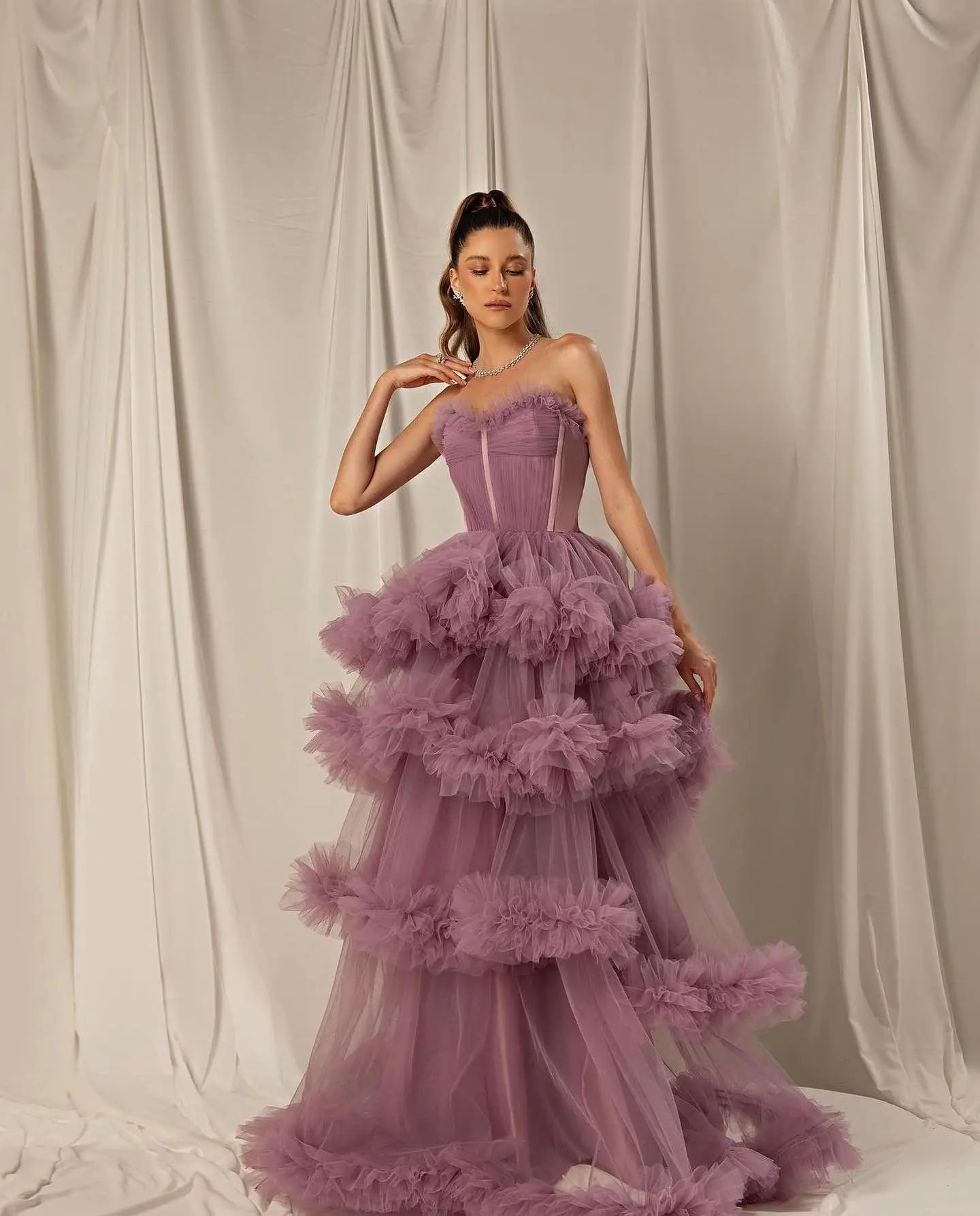 Burgundy Tulle Tiered Ruffles Evening Dresses with Gloves Spaghetti Straps Wedding Party Gowns - Image 2