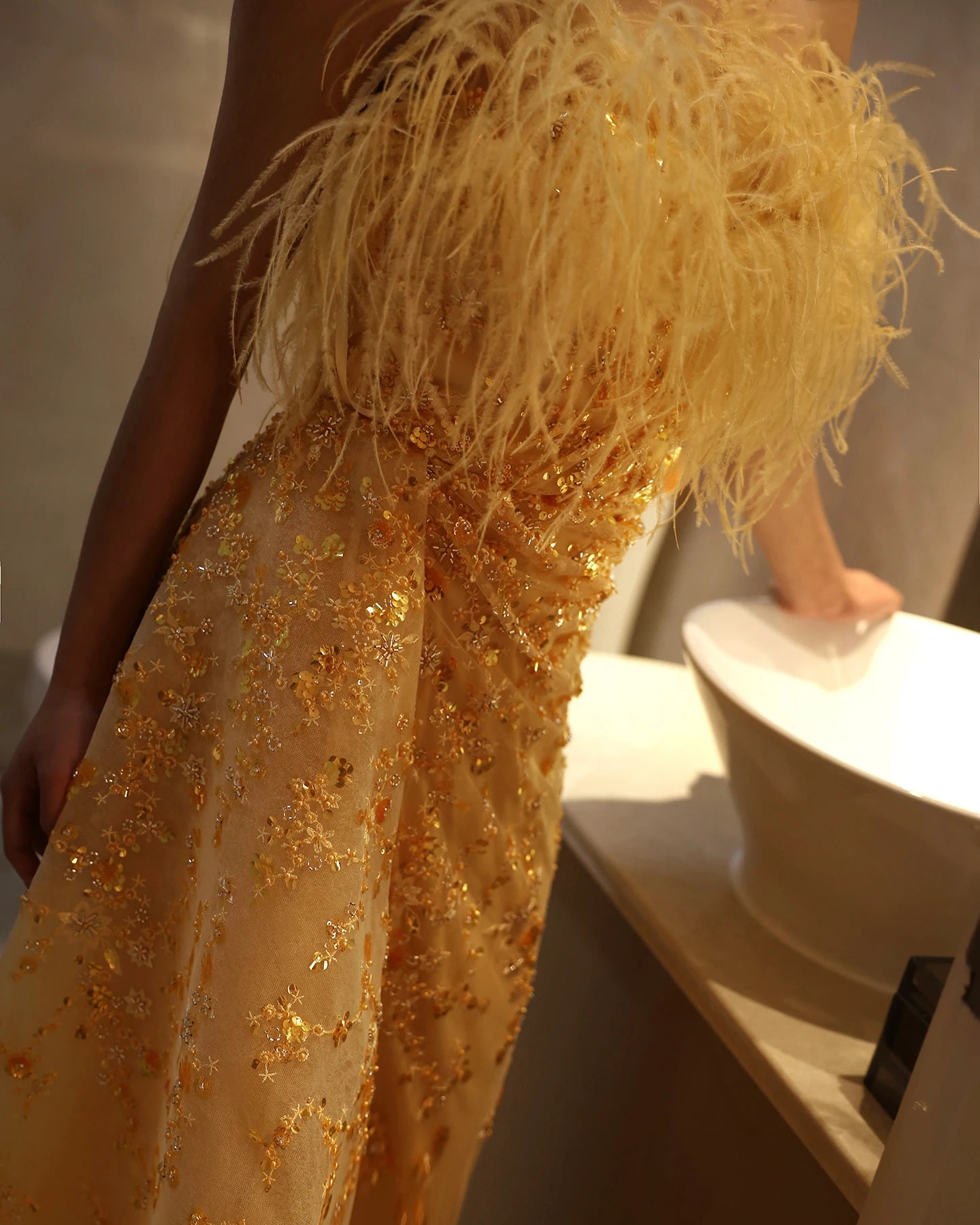 Luxury Feather Yellow Gold Evening Dress with Overskirt Slit Elegant Strapless Women Wedding Prom Party Gowns - Image 4